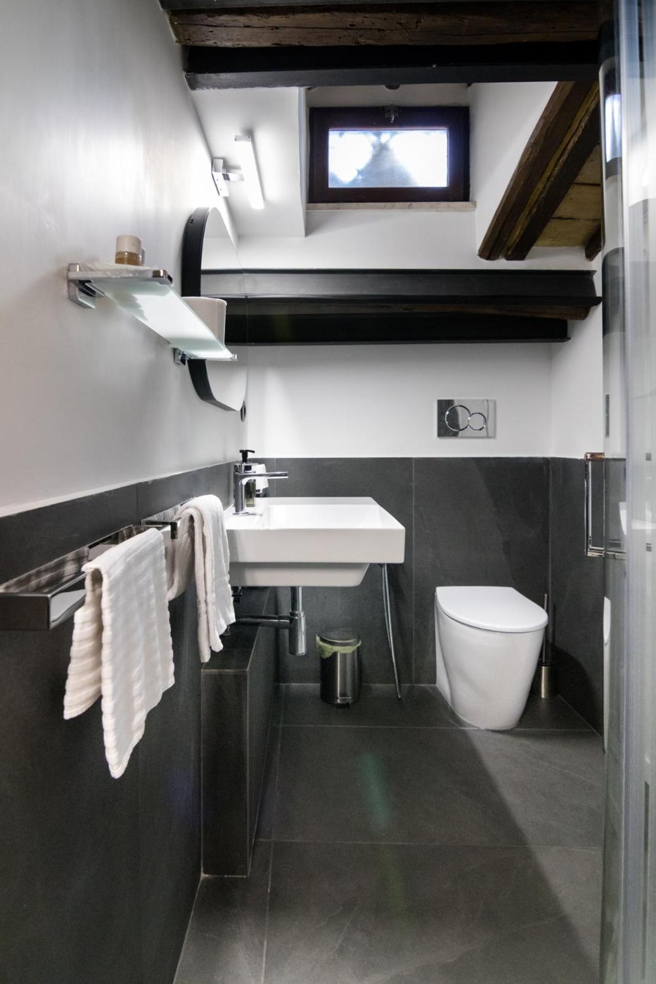 Viam 16B Suites Rome Bagian luar foto